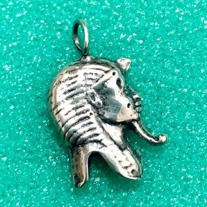 Vintage solid sliver small Egyptian pendant